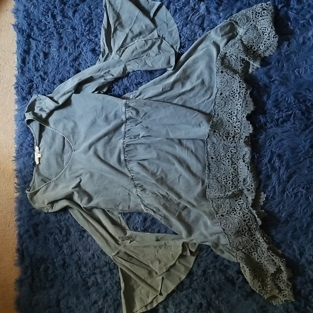 Indigo Thread washed denim blue top Size XL.